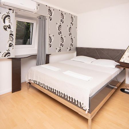 Stone Beach Apartments Pržno المظهر الخارجي الصورة