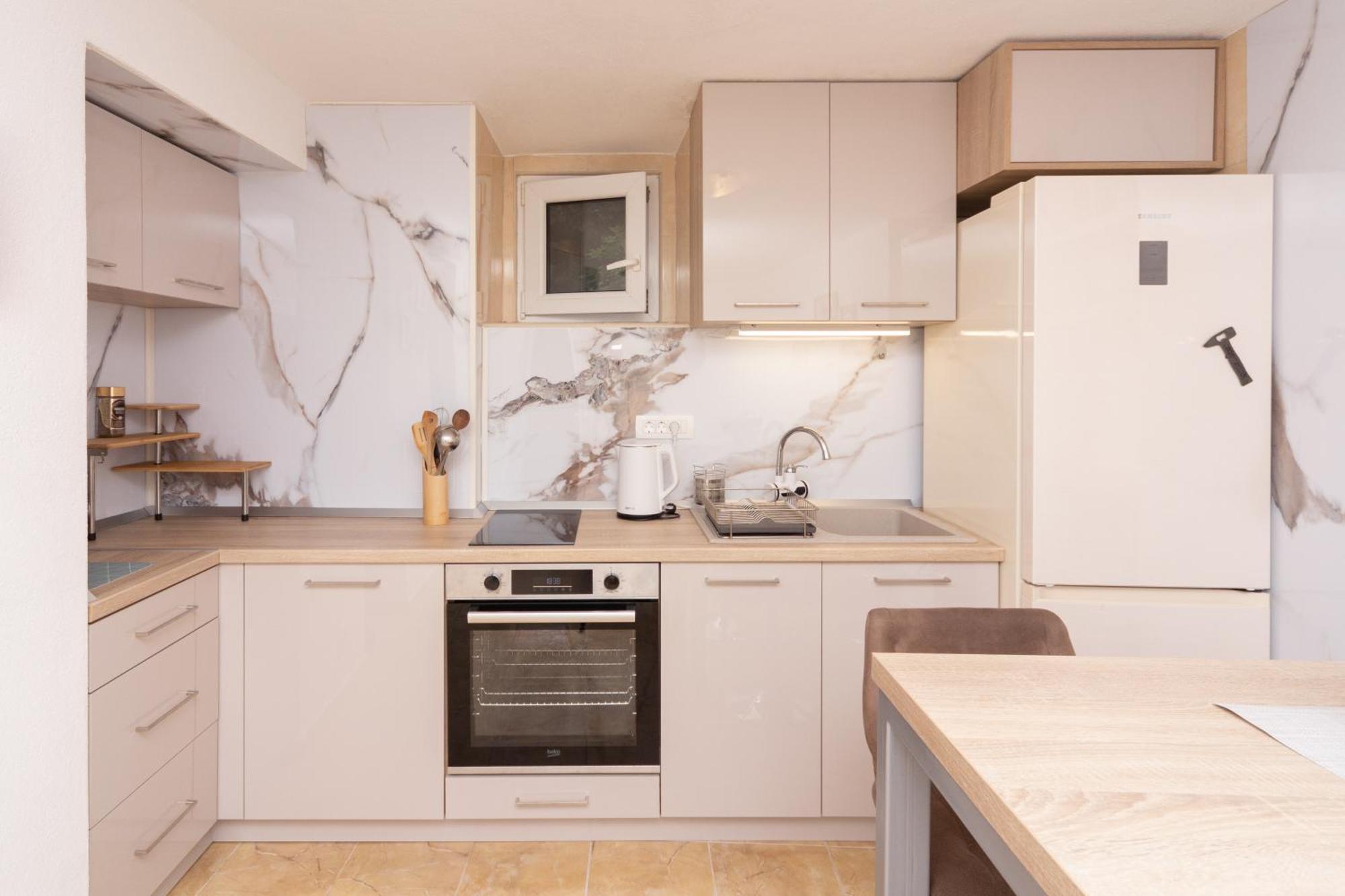 Stone Beach Apartments Pržno المظهر الخارجي الصورة